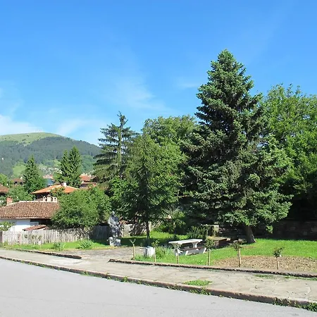 & Bistro Lefterova