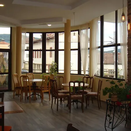 Πανσιόν & Bistro Lefterova 3*