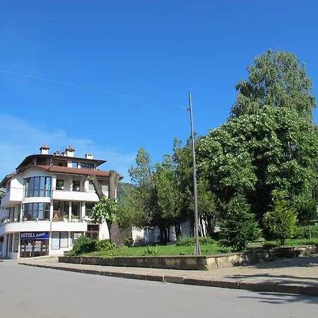 招待所 & Bistro Lefterova