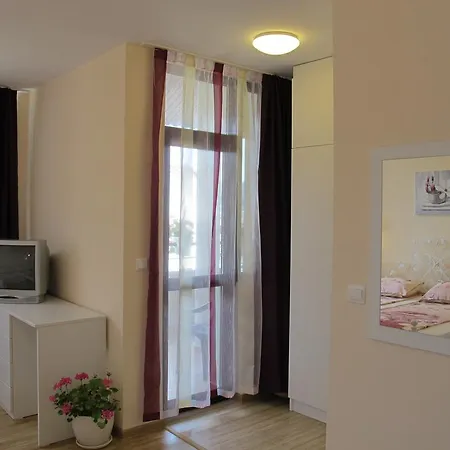 & Bistro Lefterova